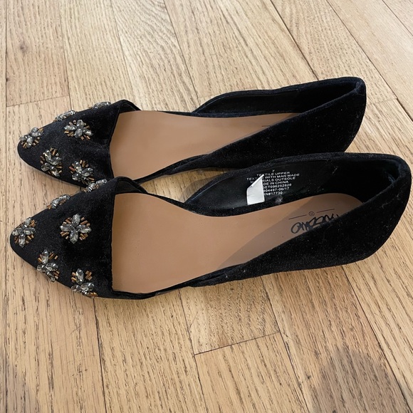 Black flats with embellishments! - Picture 3 of 7